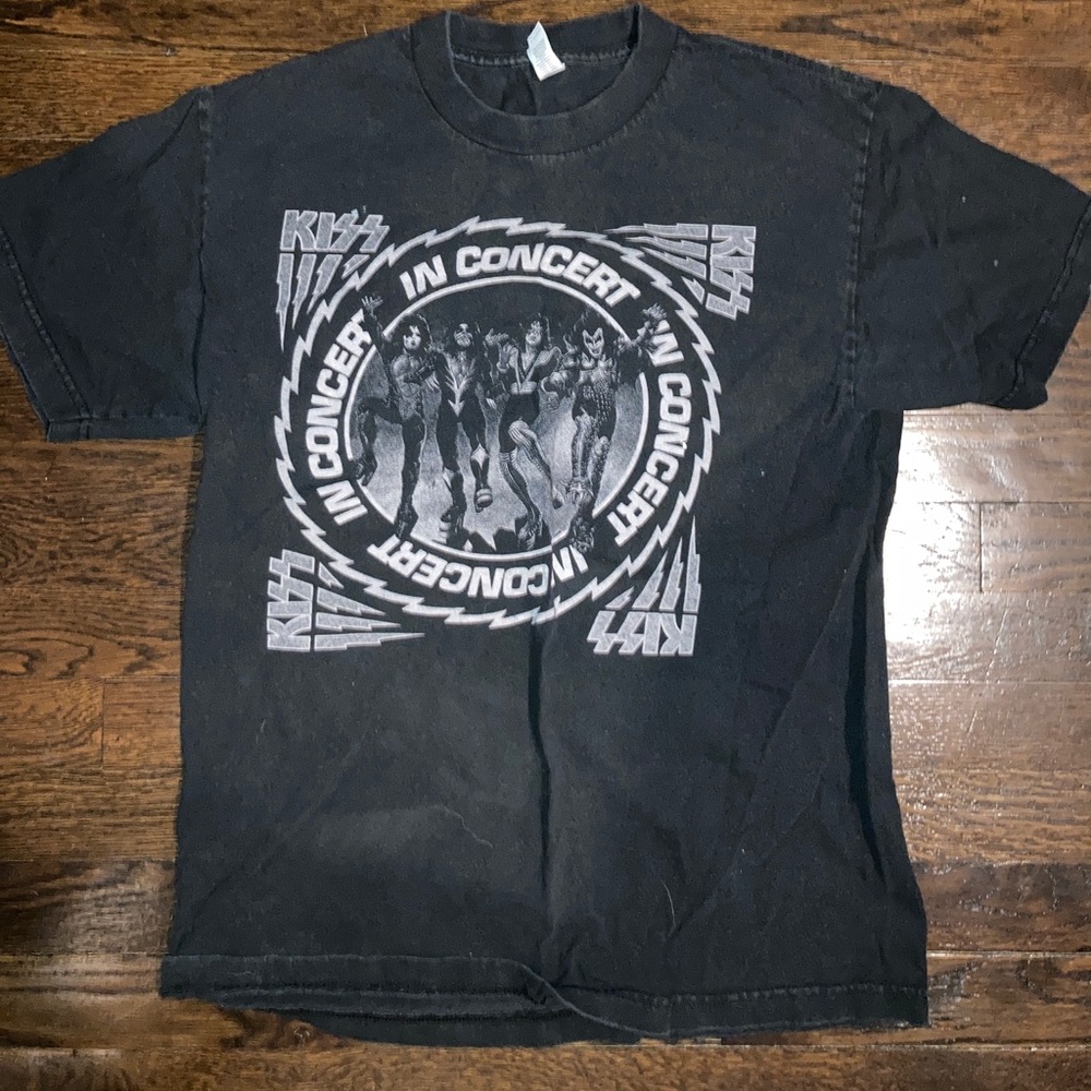 Kiss tee shirt